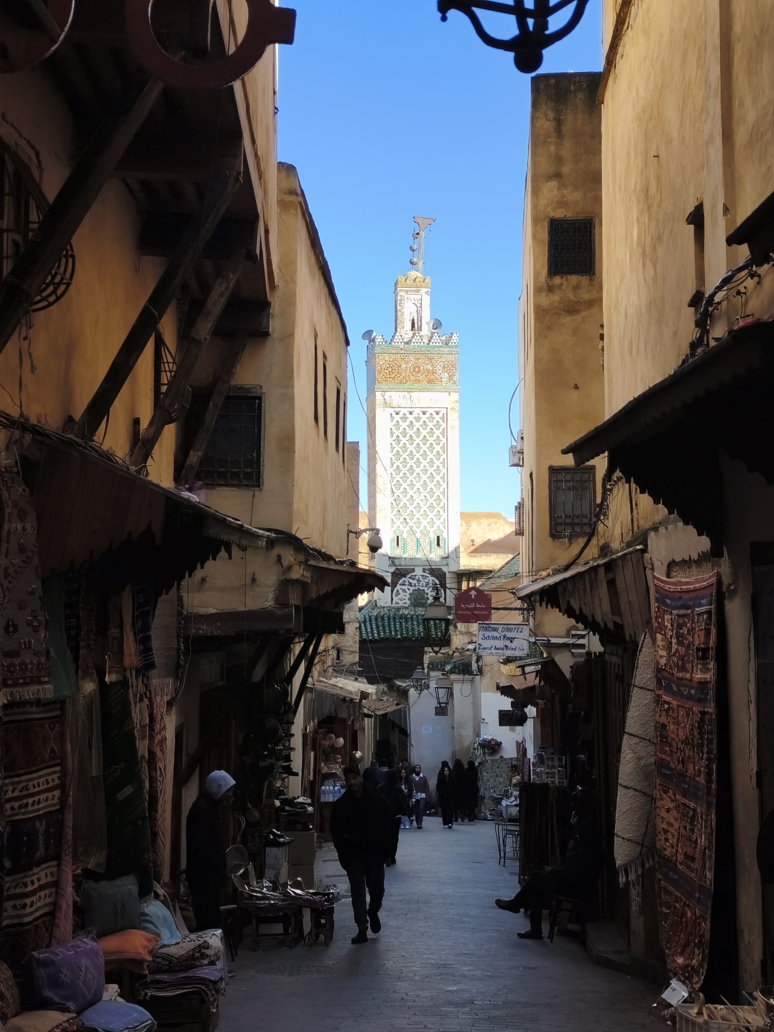 Wie ich meine Stoffe in Fes (Marokko) auswähle. Die Geschichte hinter jeder Letreesse-Tasche